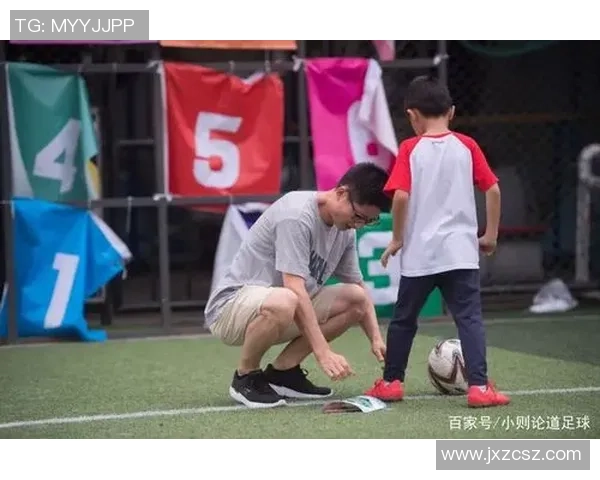 足球明星亲自指导儿子成长之路展现父爱与运动精神的完美结合